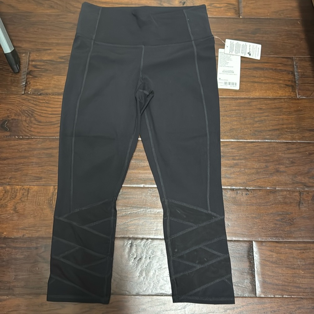 Athleta Black Mantra Capri Yoga Fitness Pants Leggings Sheer Medium NWT